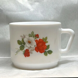 Cute Set of 4 vintage 1970's Arcopal France White Milk glasses Coffee Cup